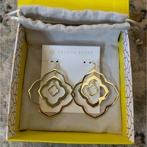 Kendra Scott Darenda Drop Earrings in Gold